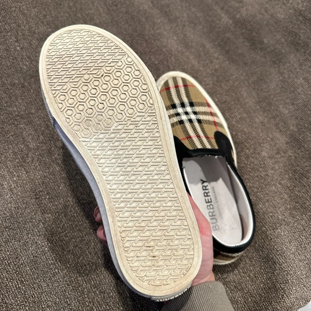 Burberry Sneakers - Picture 6 of 7